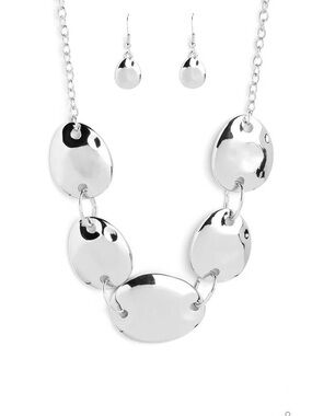 paparazzi Shiny Silver Oval Link Necklace and Earring Set